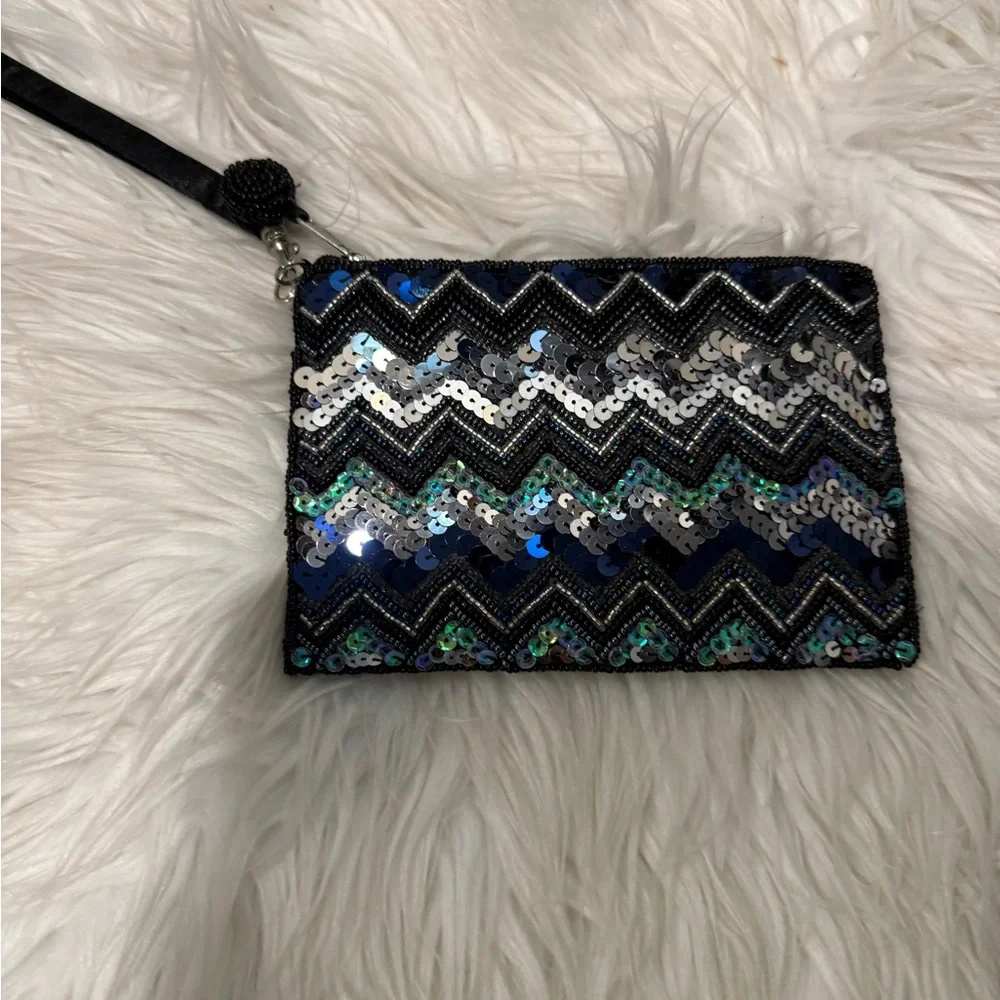 NWOT Sequin Wristlet‎